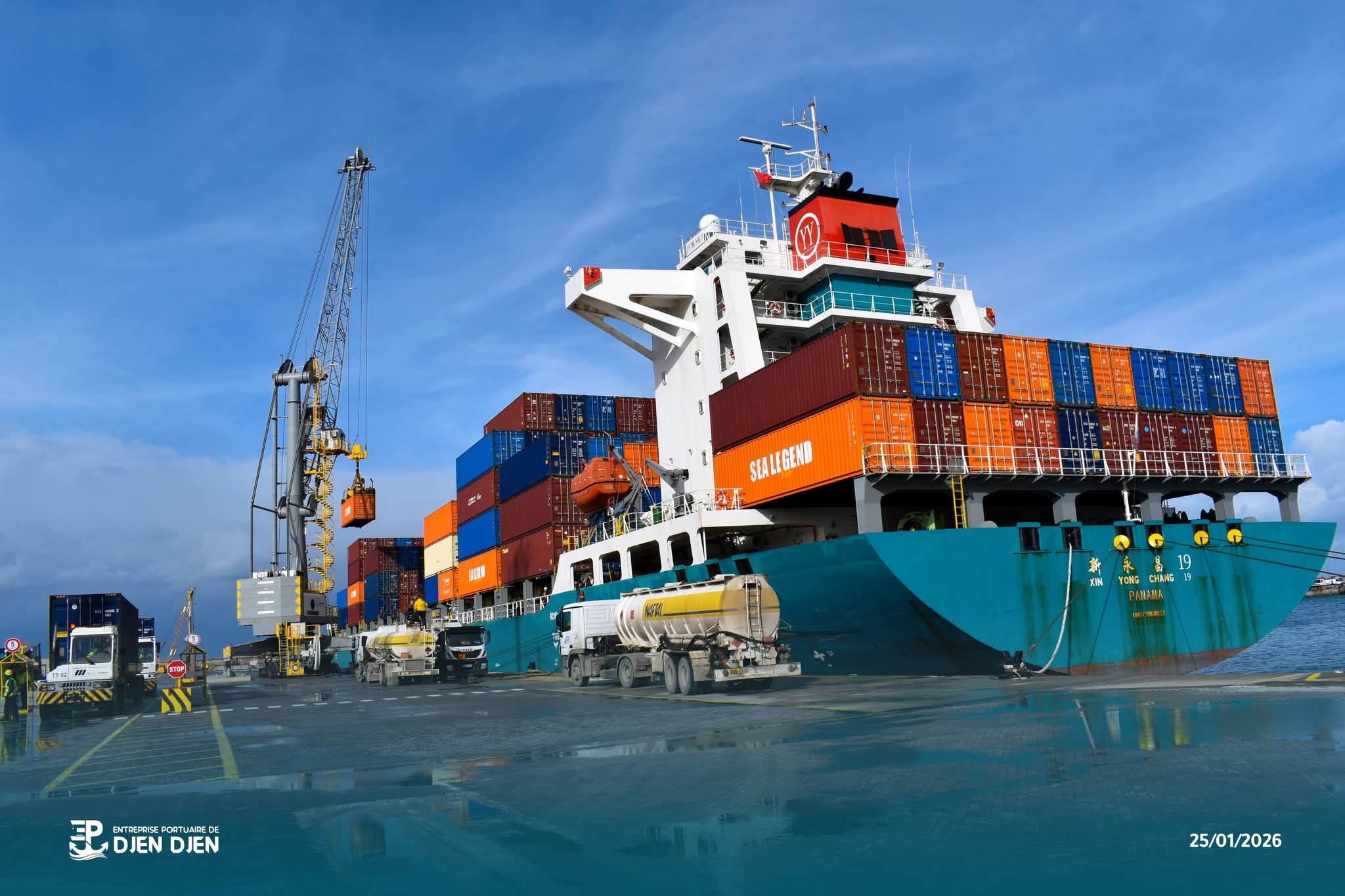 En images : La première opération de « transbordement » au port de Jin Jin à Jijel