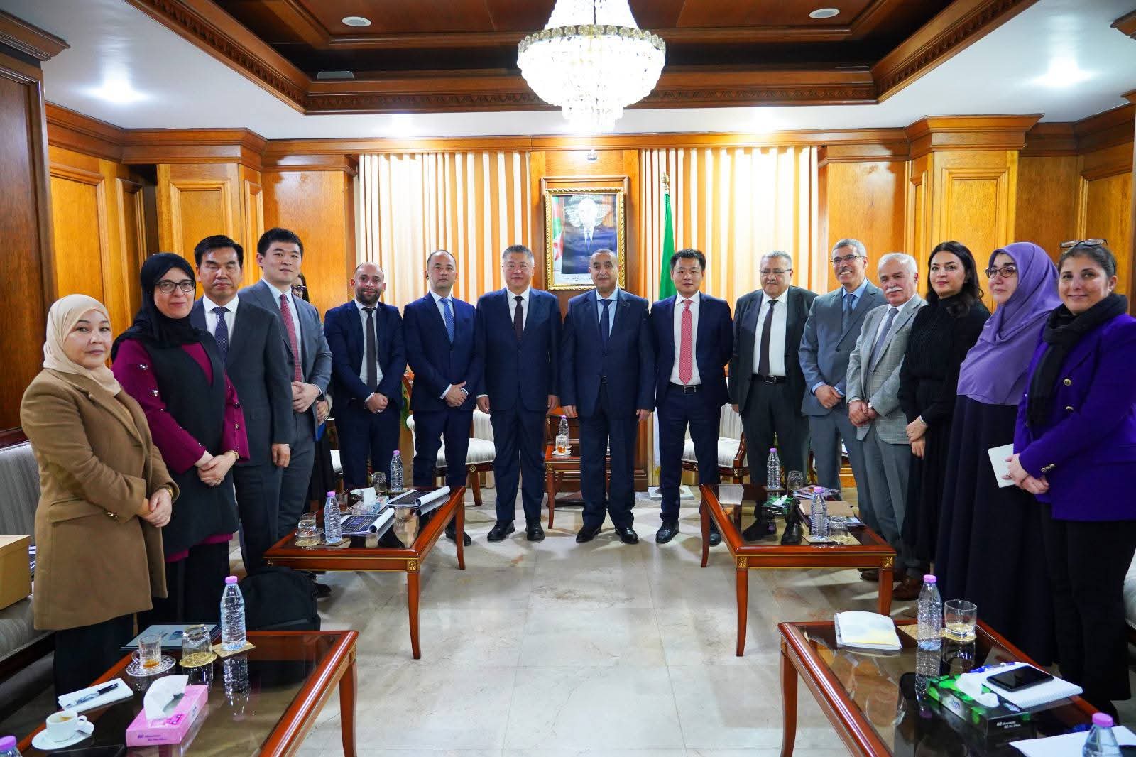 Ajal reçoit une délégation de la société chinoise Huawei