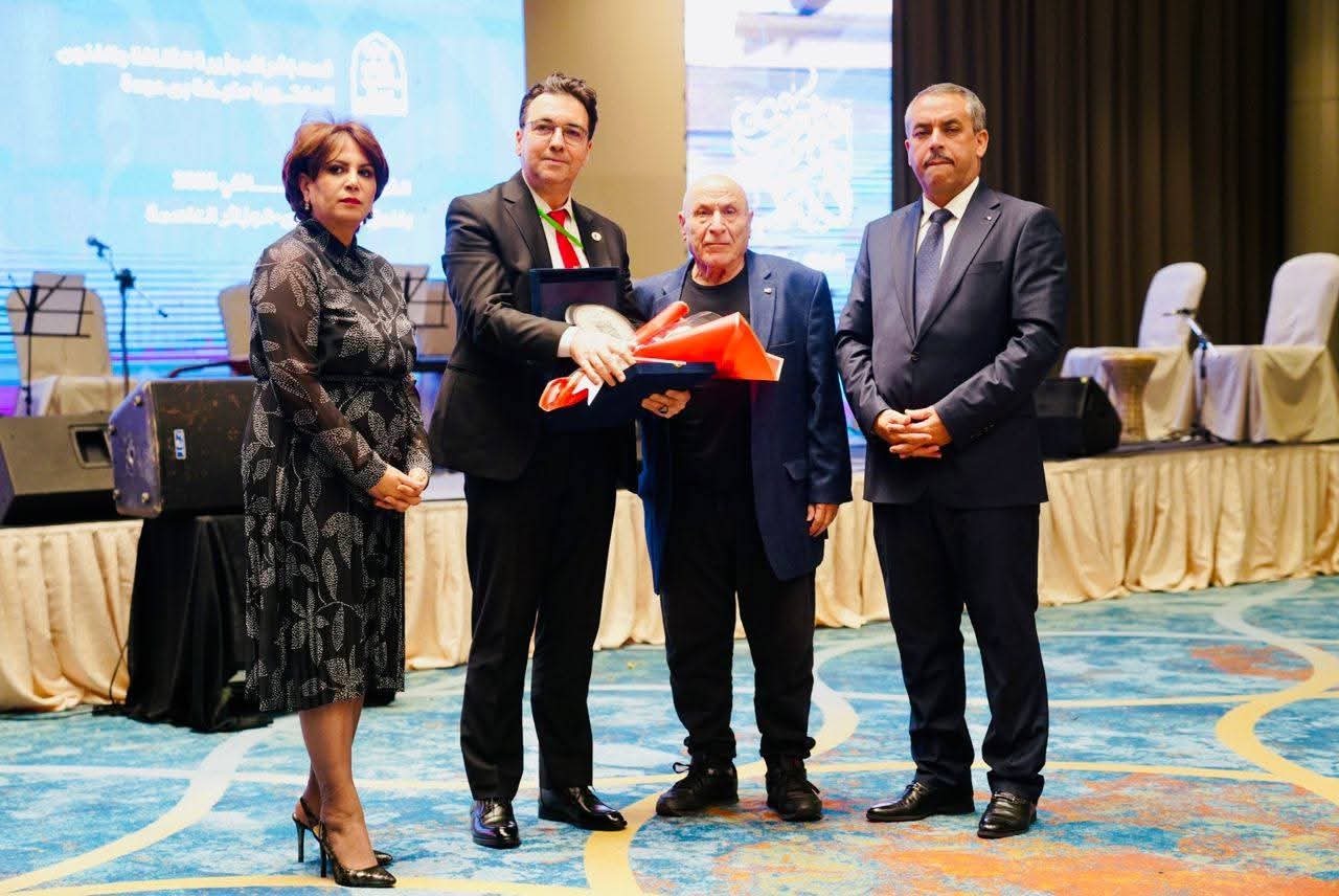 Bin Douda célèbre les écrivains et les créateurs dans le « Forum du livre »