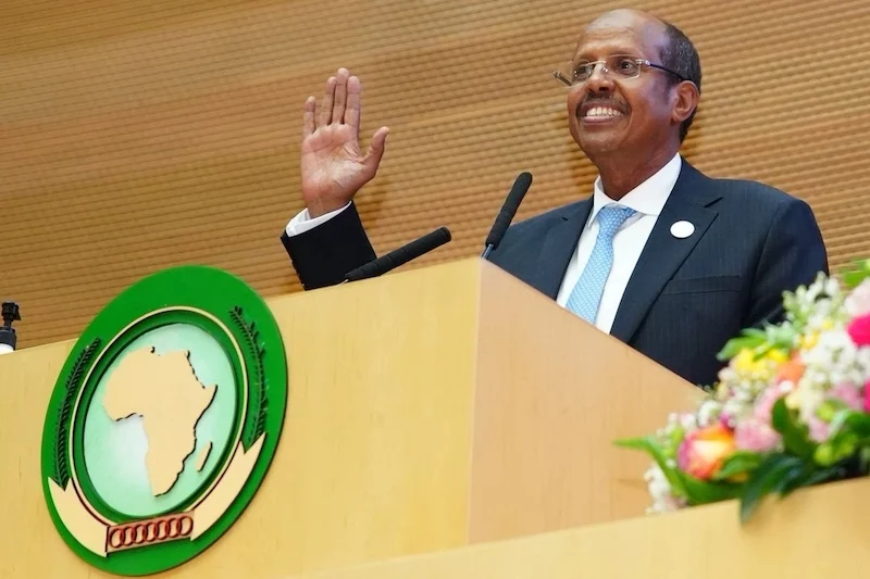 Lancement d'« Alsat-3A » : Le président de la Commission de l'Union africaine félicite l'Algérie