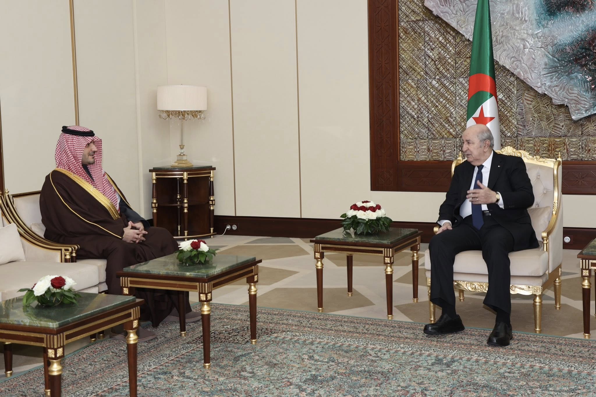 Le Président de la République tient une séance élargie au Palais Al-Mouradia