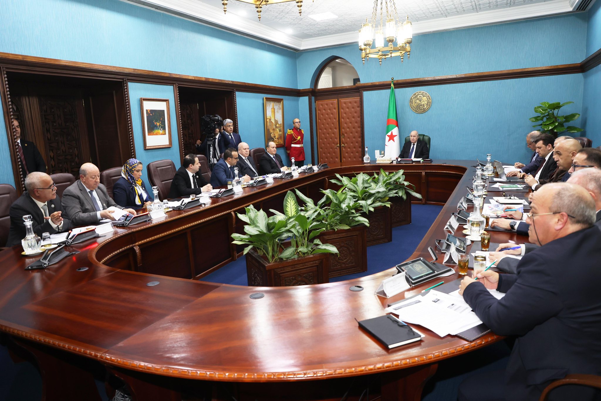 Le président Tebboune préside une réunion de travail sur la mécanisation agricole