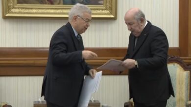 Le président Tebboune reçoit Azouz Nasseri pour lui remettre le rapport des syndicats des transports