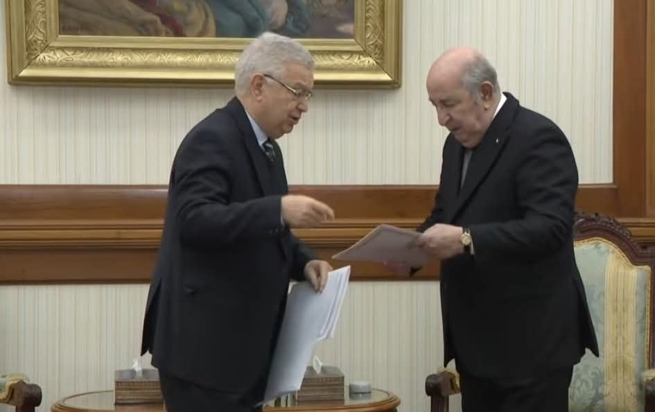 Le président Tebboune reçoit Azouz Nasseri pour lui remettre le rapport des syndicats des transports