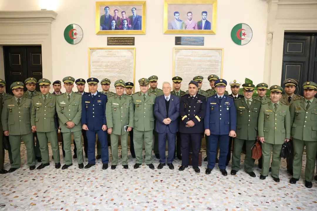 Nasseri reçoit une délégation d'officiers de l'Ecole Supérieure Militaire