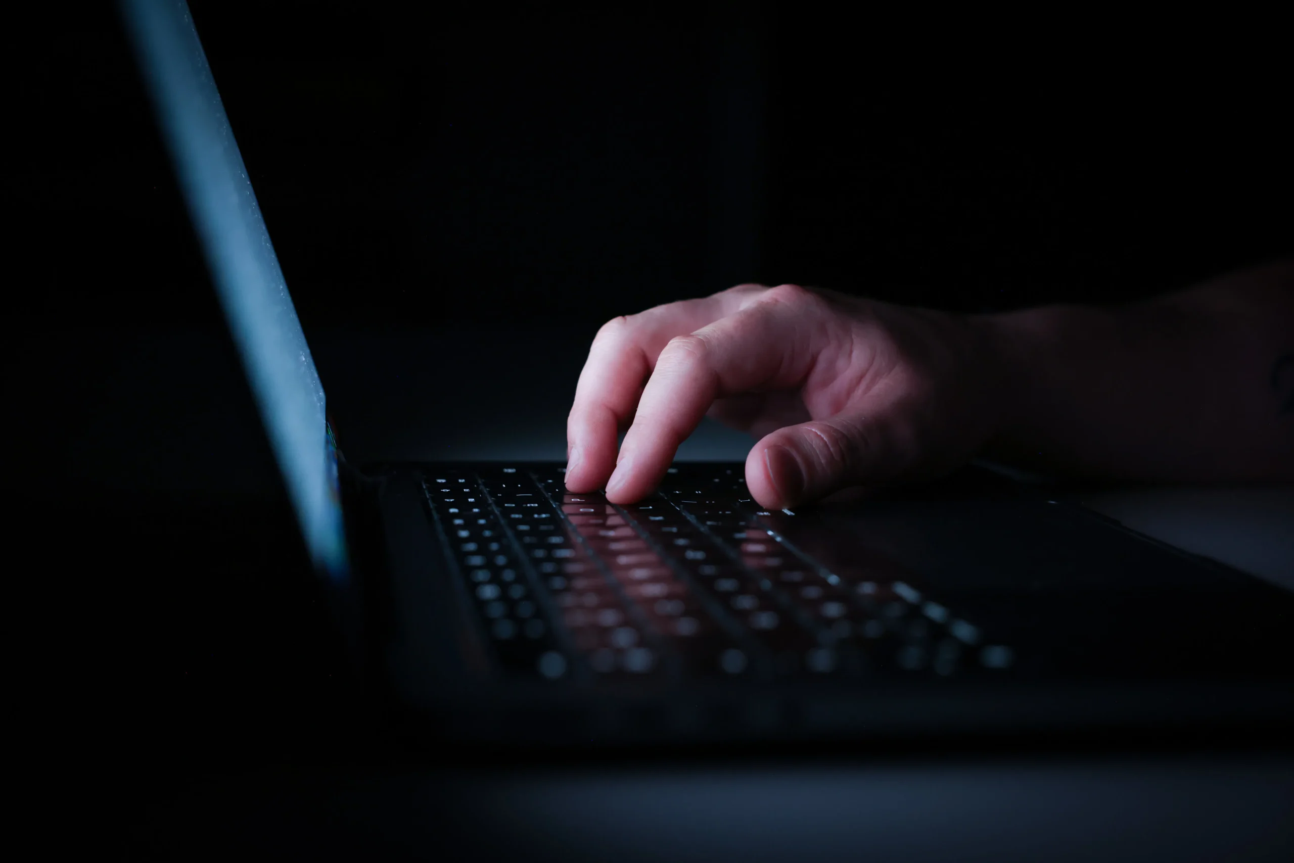 Publications à caractère subversif pour inciter les commerçants à faire grève.. Attention !!