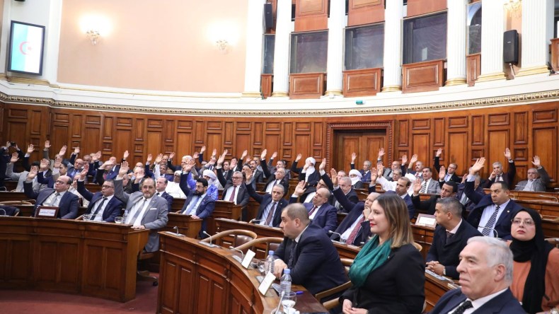 Quel est le sort des articles réservés de la loi criminalisant le colonialisme français ?