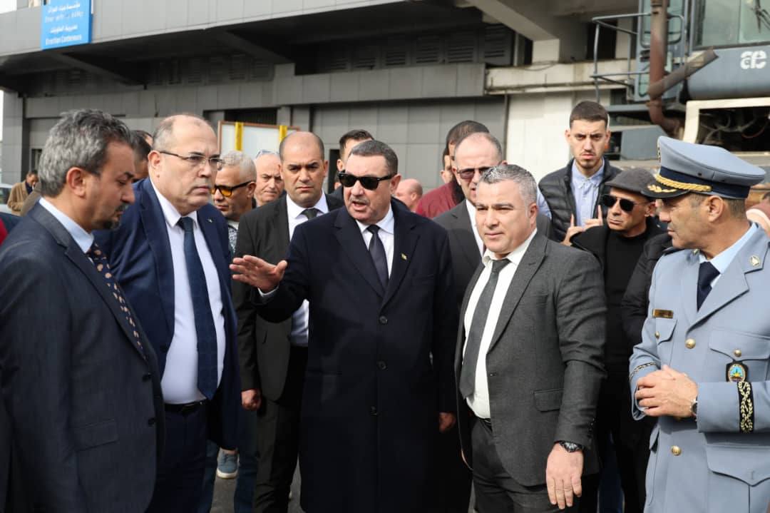 Saoud ordonne l'accélération du traitement des navires et des marchandises et le retrait des conteneurs