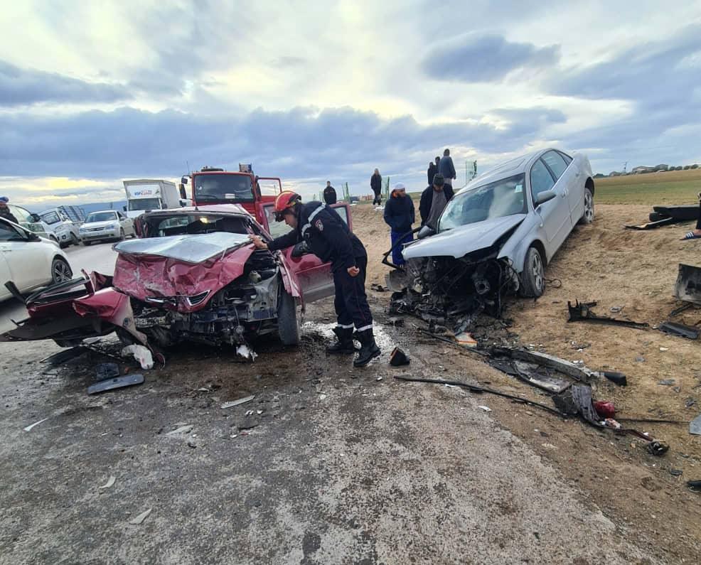 Un accident de la route tue une femme âgée et fait 7 blessés à Sétif