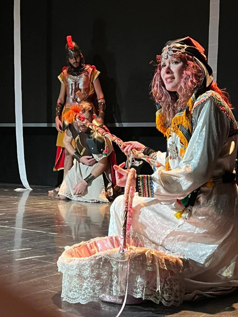 Une représentation théâtrale qui célèbre l'année amazighe 2976/2026 et renouvelle la lecture de l'histoire avec une vision artistique contemporaine