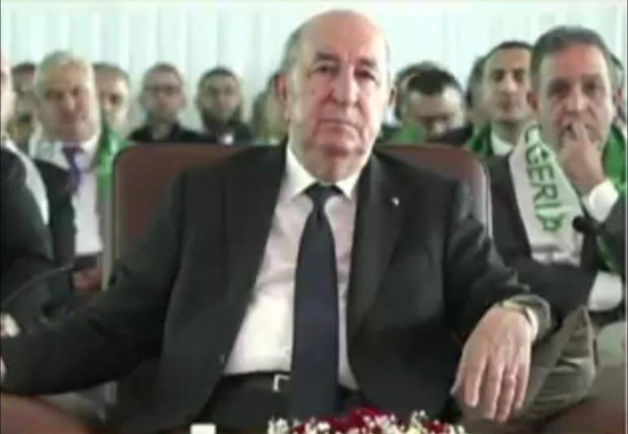 Le Président Tebboune suit une présentation sur la ligne minière ouest « Gara Jbeilat »