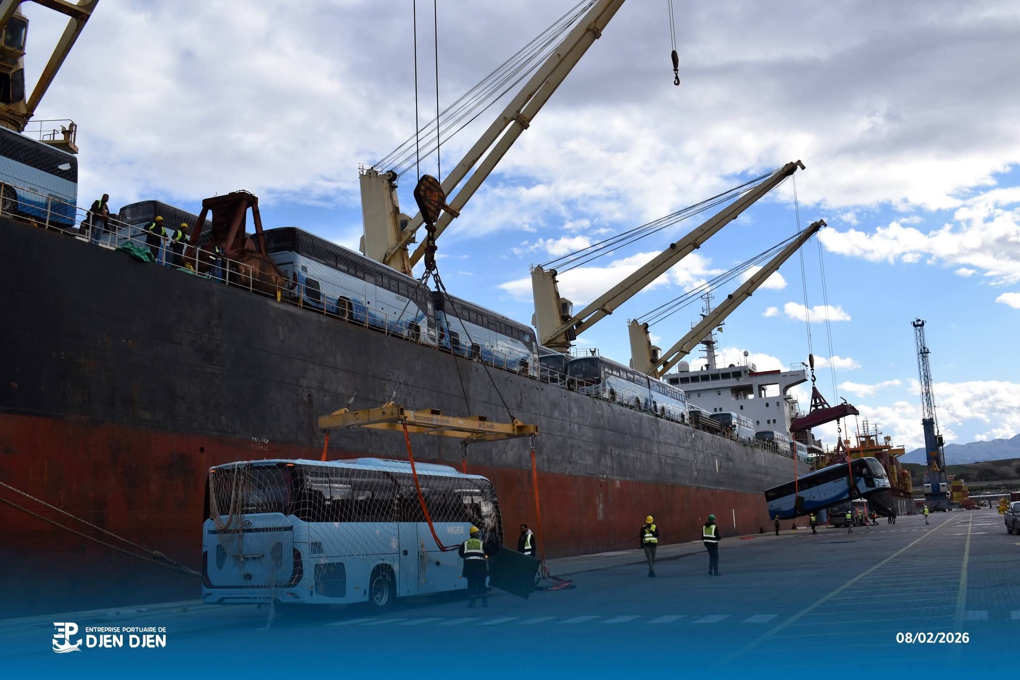 En images : Réception du troisième lot de 210 bus de transport dans le cadre du soutien de la Facilité Nationale des Transports