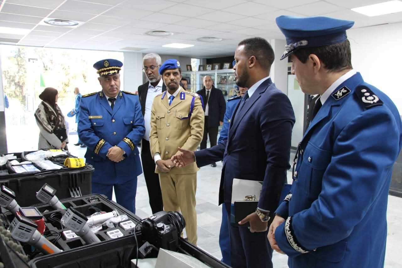 En images : La délégation somalienne visite les services de police spécialisés