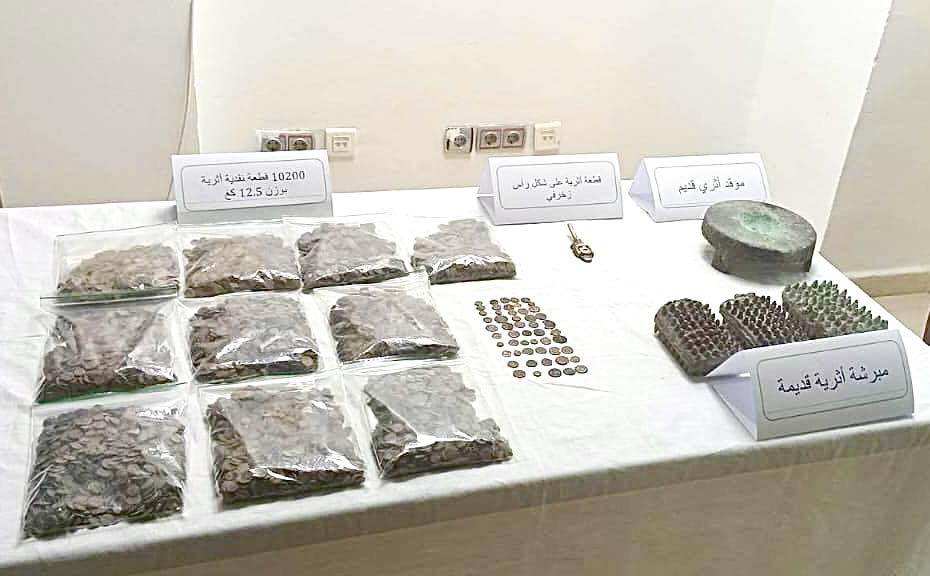 En images : la découverte et la saisie d'un trésor monétaire datant de l'époque romaine