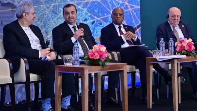 Arkab en séance de discussion en marge du symposium « Afrique du Nord - Connecter les continents et créer des opportunités »