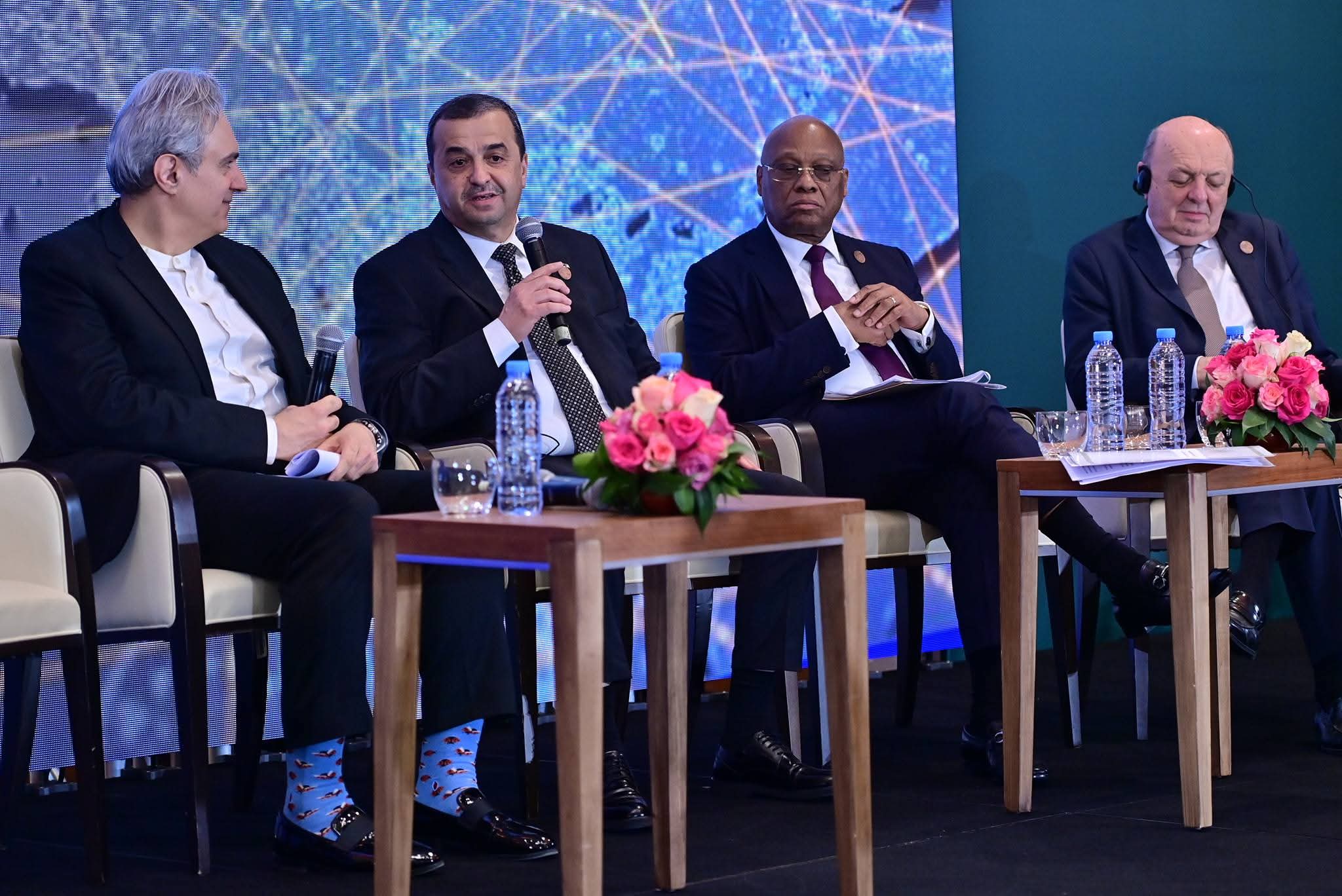 Arkab en séance de discussion en marge du symposium « Afrique du Nord - Connecter les continents et créer des opportunités »