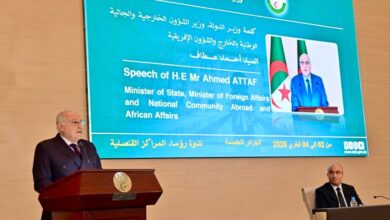Attaf met l'accent sur les centres consulaires pour régler la situation de la communauté algérienne à l'étranger