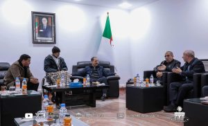 En images : L'artiste Saleh Oukrout reçu par le gouverneur de Blida