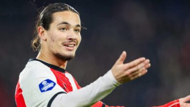 Hajj Moussa offre à Van Persie un cadeau spécial ce Ramadan