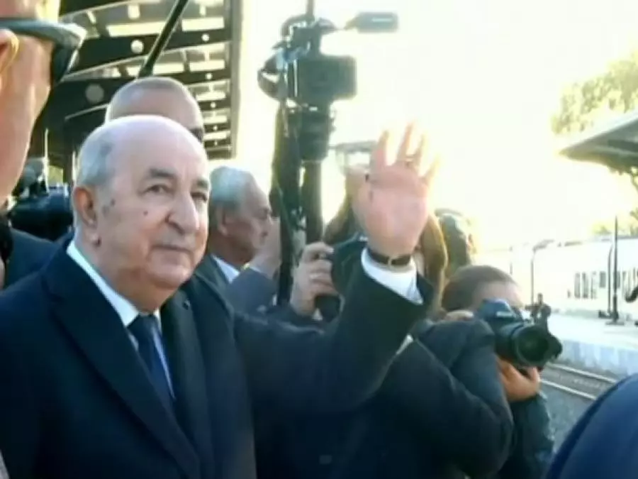 Le Président Tebboune reçoit un train transportant les premières cargaisons de minerai de fer de Gara Jbeilat - Oran