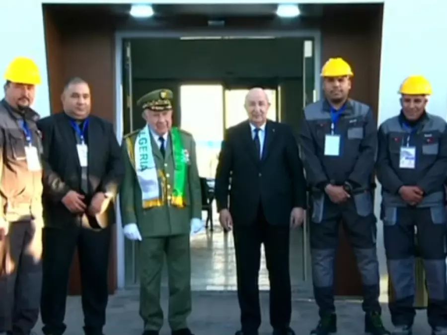 Le Président de la République apprécie l'inauguration de la ligne minière « Gara Jbeilat » et la considère comme la destination de Tindouf