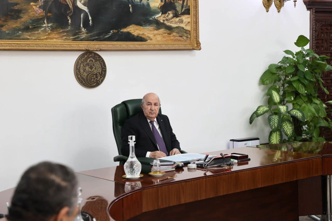 Le président Tebboune ordonne l'achèvement des deux usines de dessalement d'eau à « Timengset et Tindouf »