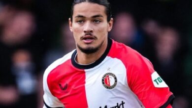 Van Persie est indulgent avec le Hajj Musa pendant le Ramadan