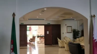 L'ambassade d'Algérie au Qatar précise la suspension des services consulaires
