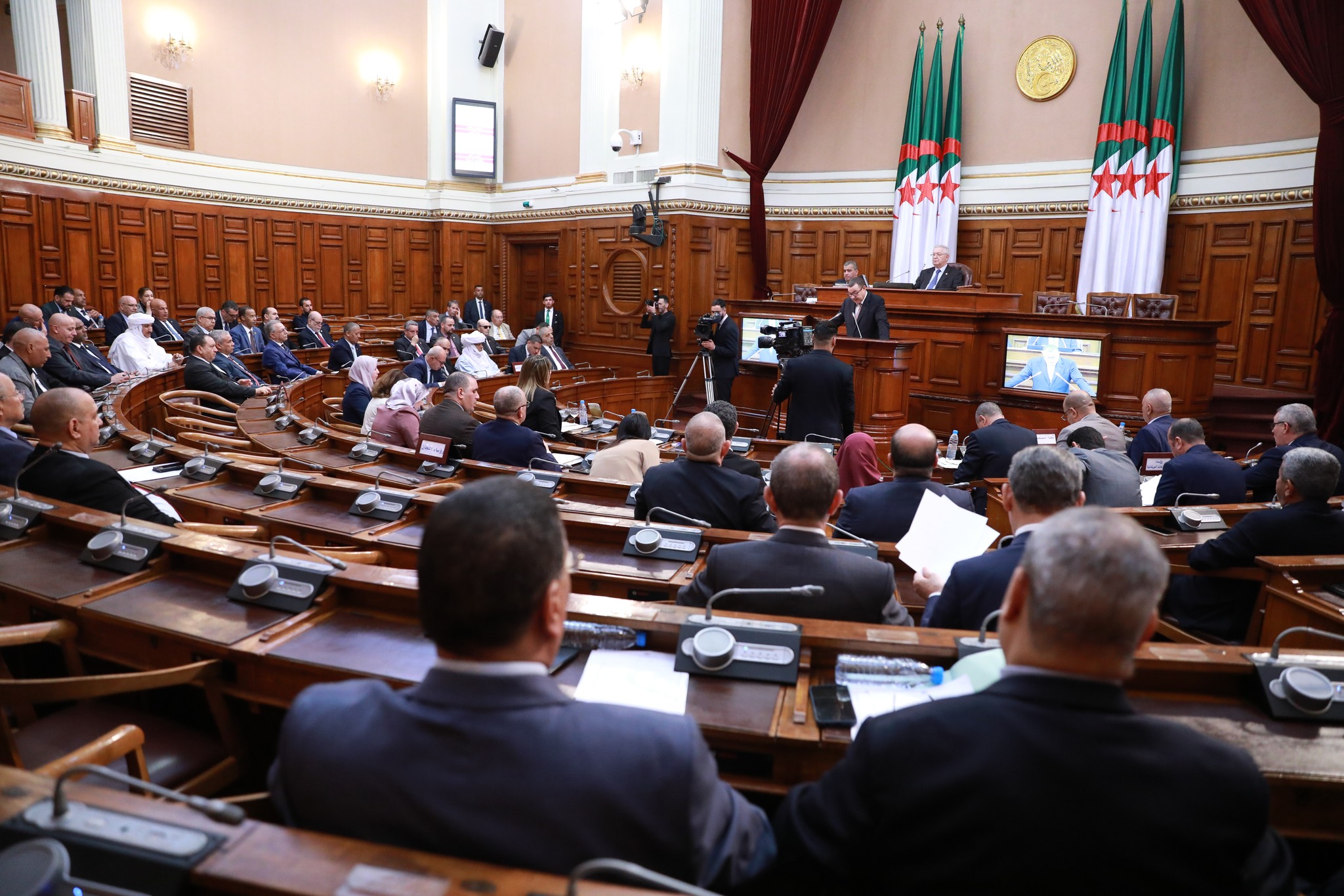 Approbation du texte de la loi organique relative aux partis politiques