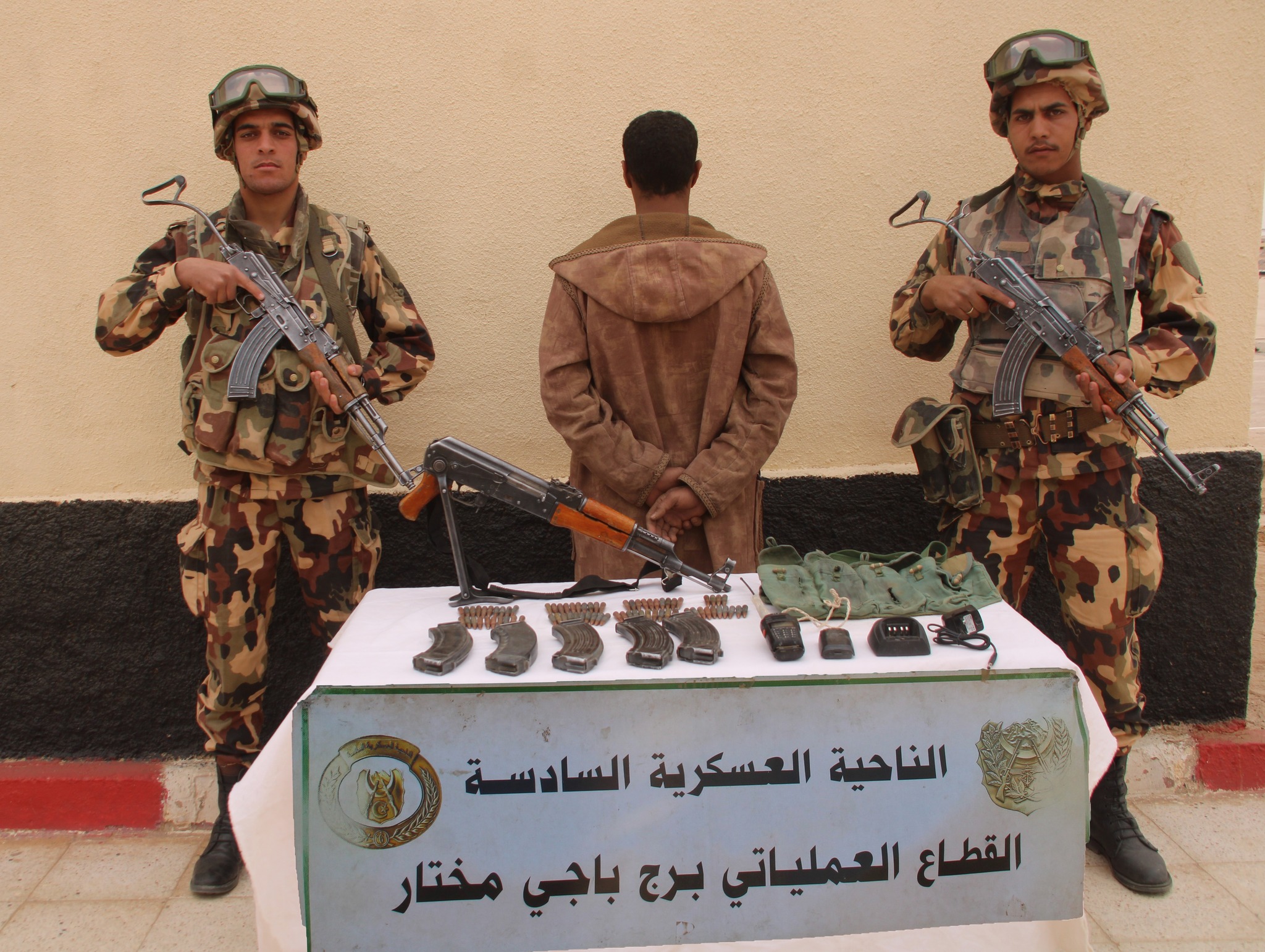 Un terroriste se rend dans la tour Badji Mokhtar